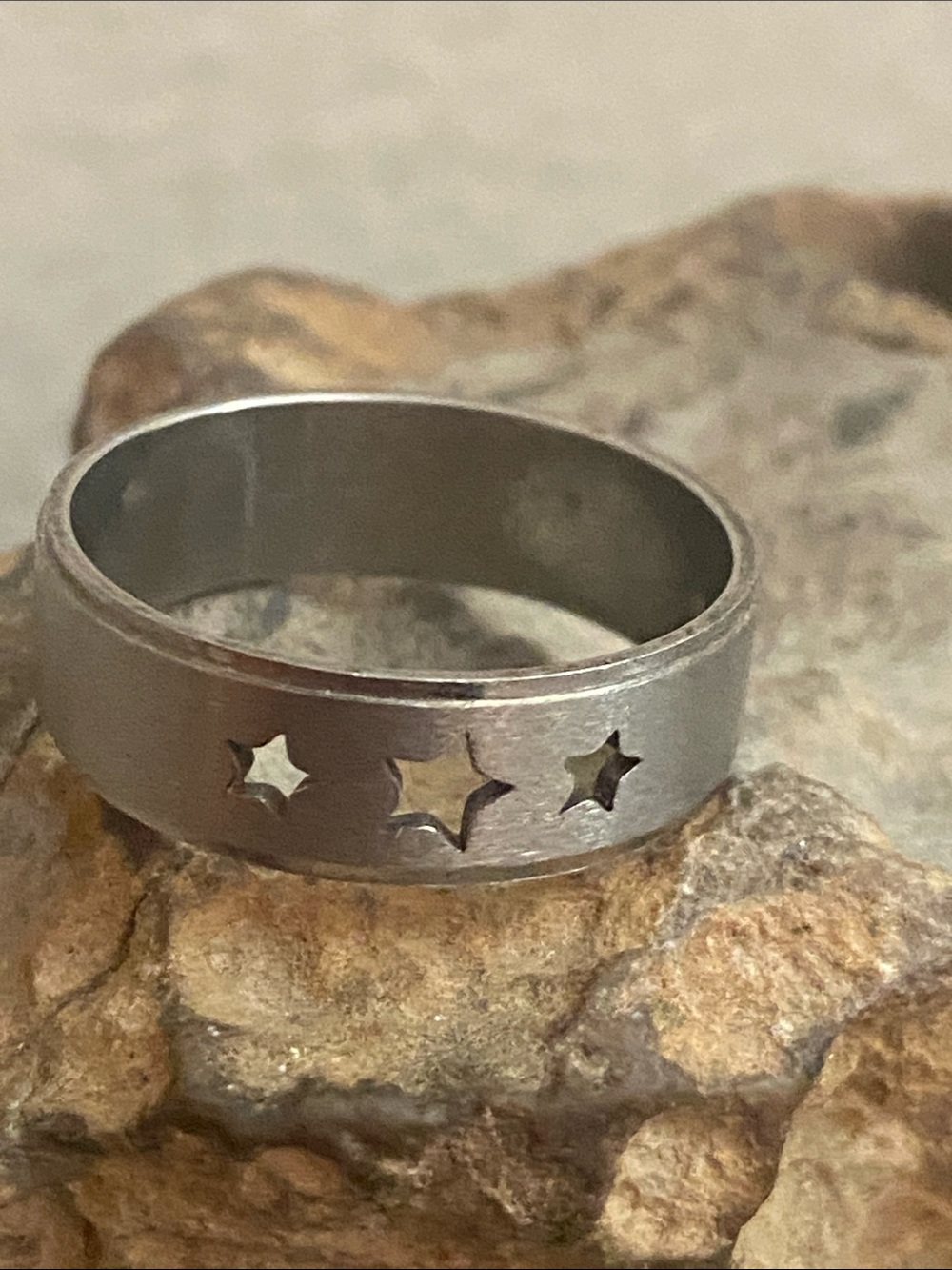 5/$10❤️❤️❤️Vintage 90s Silver Tone Star-Cut Band Ring